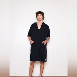 Tofino Towel The Cocoon Mens Muslin Surf Black Beach Poncho one Size 100% Cotton